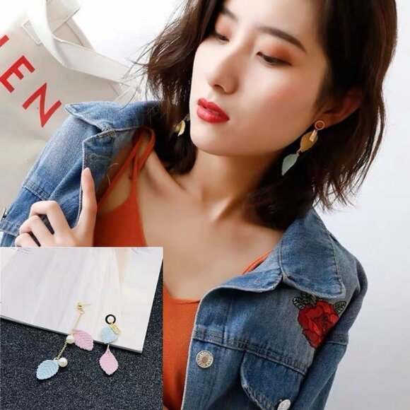 Leaf Pearl Earrings - Picture 3 of 6